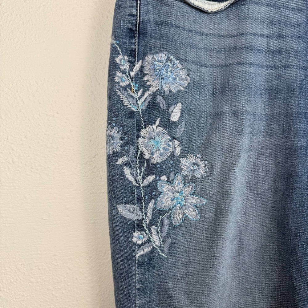 Lucky Brand Sweet Mid Rise Boot Floral Embroidered Jeans Blue 8/29A 144109 - Picture 3 of 12
